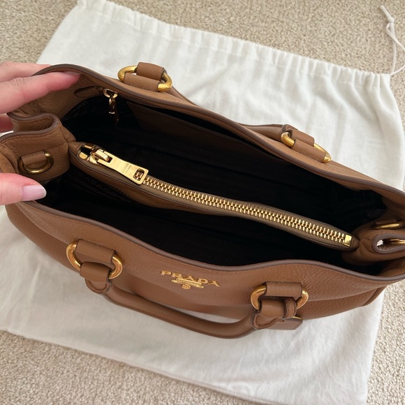 Prada Vitello Daino tote bag in camel - great pre-owned condition - Picture 7 of 16